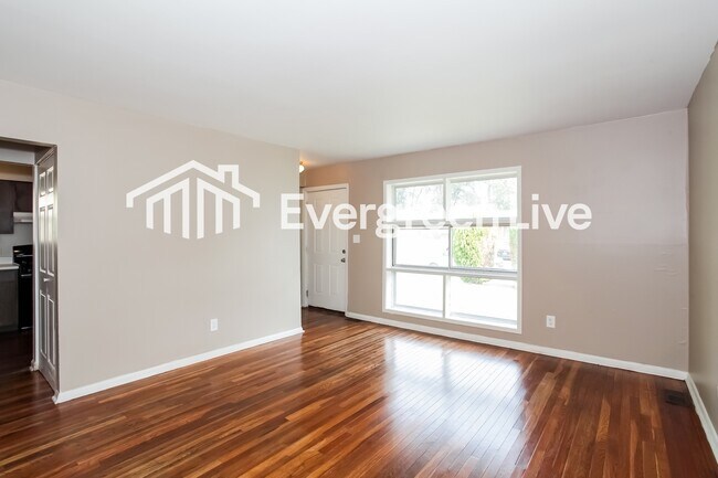 Foto del edificio - 651 Fairborn Rd