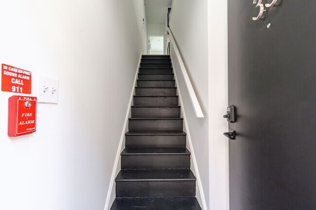 Foto del edificio - 3003 W Glenwood Ave
