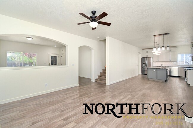 Building Photo - Perfectly Placed Meridian Home in Convenient Location