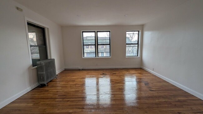 Building Photo - No fee!  Recently remodeled studio with heat and hot water included in the heart of Allston!  Lau...