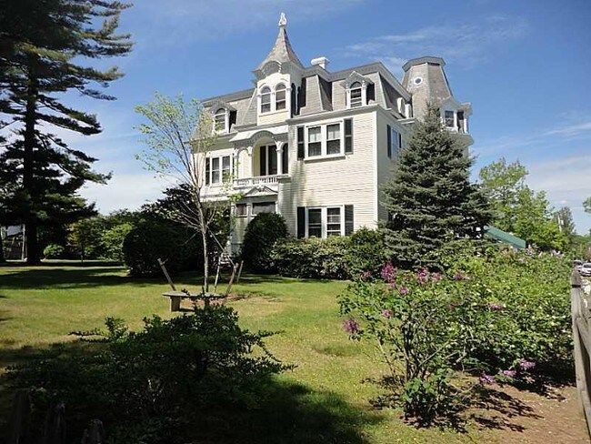Building Photo - 45 Ayrault St