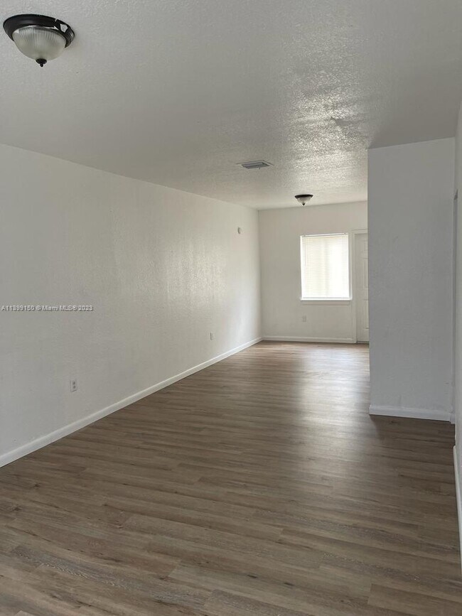 Foto del edificio - 8308 NW 2nd Ave