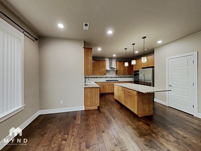 Foto del edificio - 12017 SE May Creek Park Dr