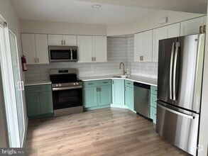 Building Photo - 122 Harvest Ln