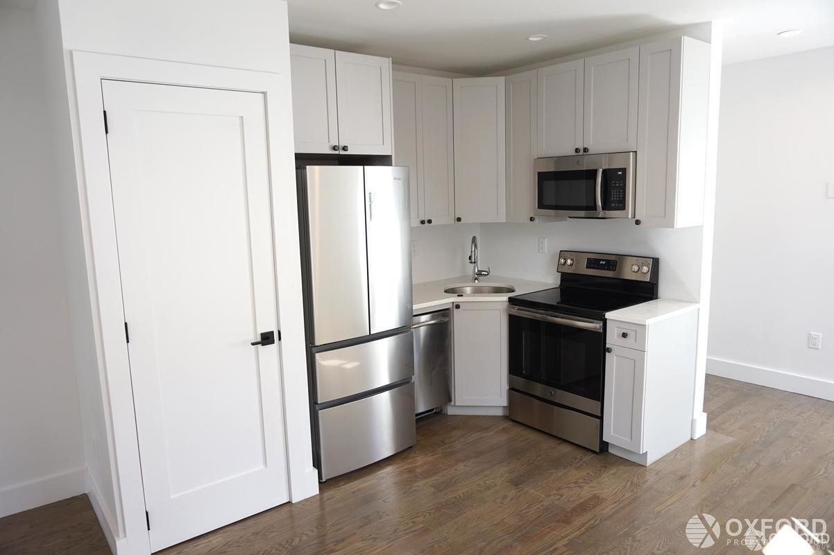 Primary Photo - 153 East 105th Street