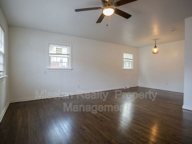 Foto del edificio - 3012 Glenan Dr