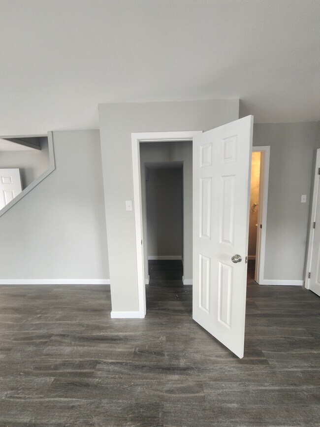 Foto del edificio - 205 River Oaks Dr