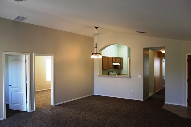 Foto del edificio - East Side Gem 3 Beds 2 Baths