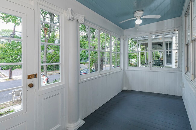 Building Photo - 35 Maple St