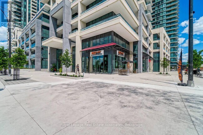 Photo du bâtiment - 4055 Parkside Village Dr