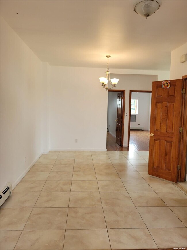 Building Photo - 71-45 69th Pl