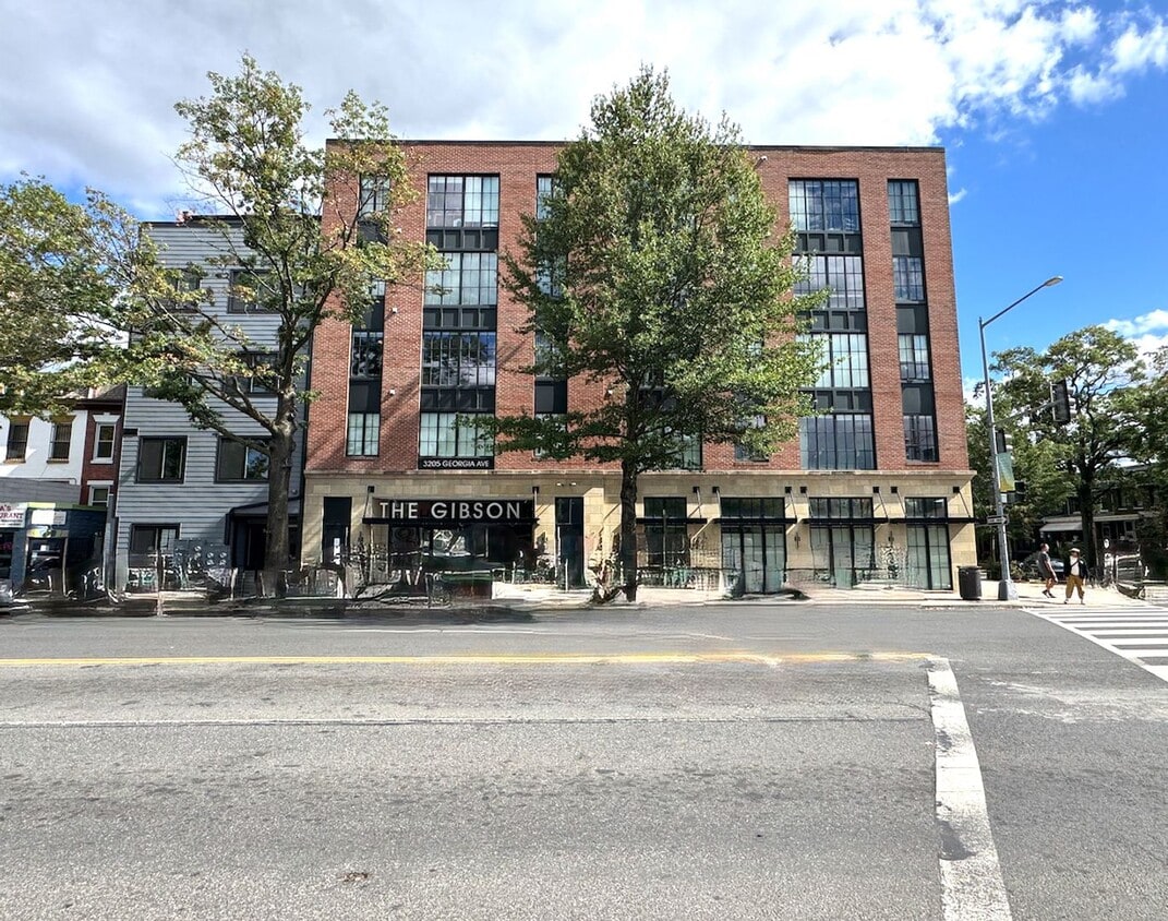 Foto principal - Bright 2 BR/1 BA Condo in Columbia Heights!