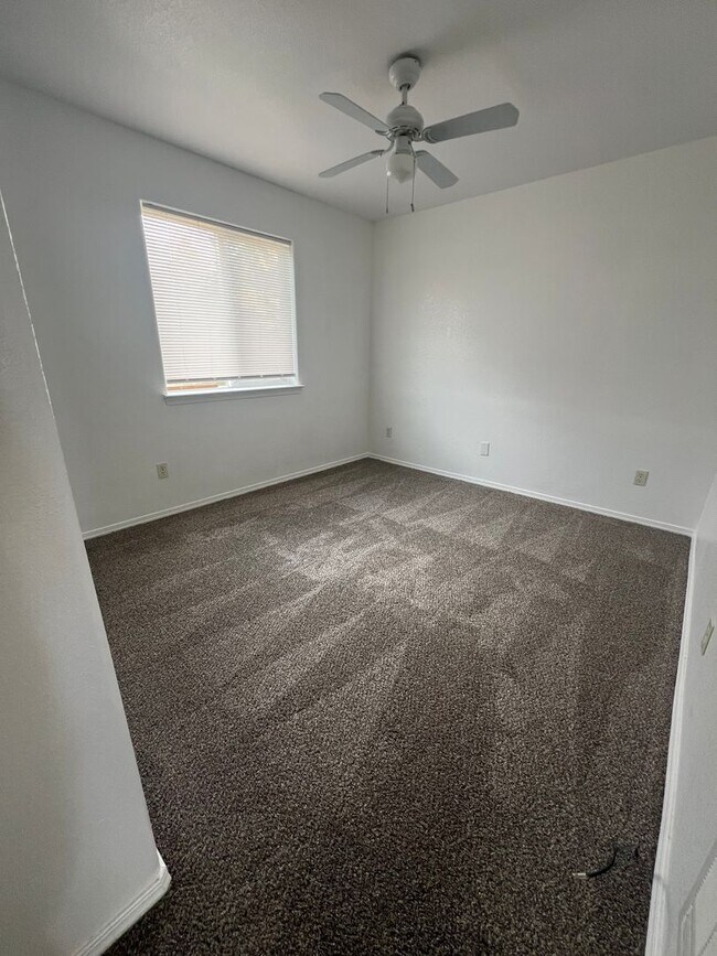 Foto del edificio - Newly Renovated 3 Bedroom, 1 Bathroom Home...