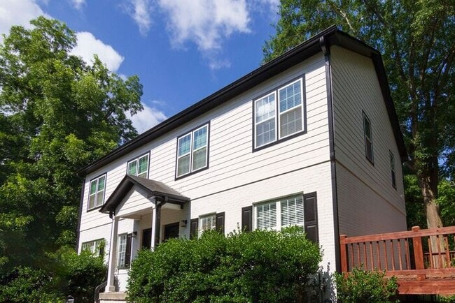 Newly Renovated 4 bedroom 3 bath townhome - Newly Renovated 4 bedroom 3 bath townhome