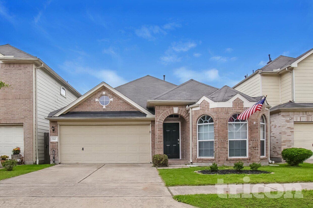 Foto principal - 810 Forest Hillside Ln