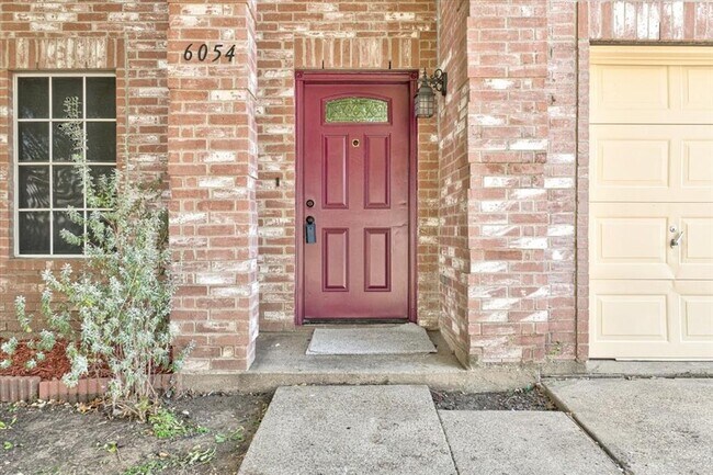 Building Photo - 6054 Susanna Dr