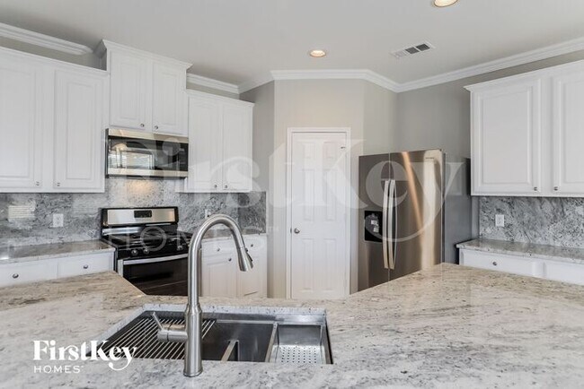 Foto del edificio - 719 Hickory Ln