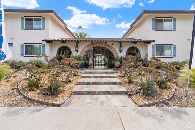 Apartment Near UCR - University Riverside Gardens - Near UCR Apartments