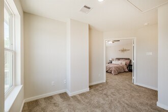 Building Photo - 14906 Eagle feather ct.