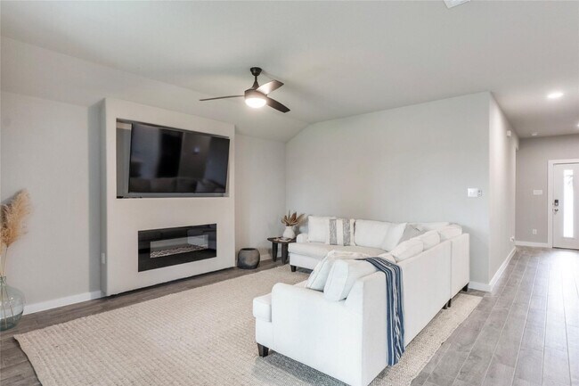 Foto del edificio - 1533 Forest Park Dr