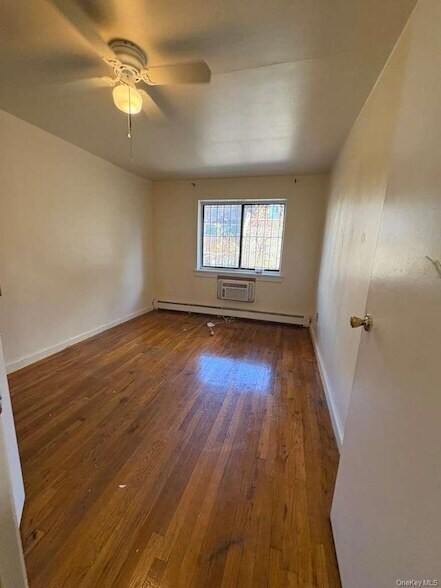 Foto del edificio - 34-53 106th Street Unit 1