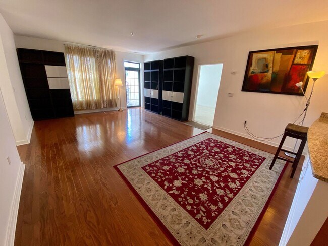 Foto del edificio - Charming 2Bedroom/2Bath Condo in Heart of ...