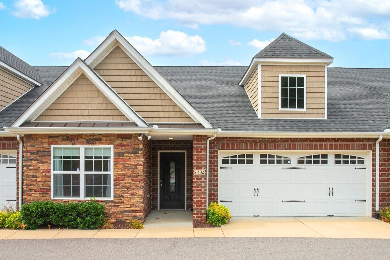 Foto principal - Charming Gallatin Townhome!