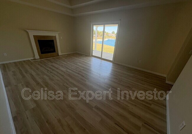 Foto del edificio - 5330 Myanna Ln