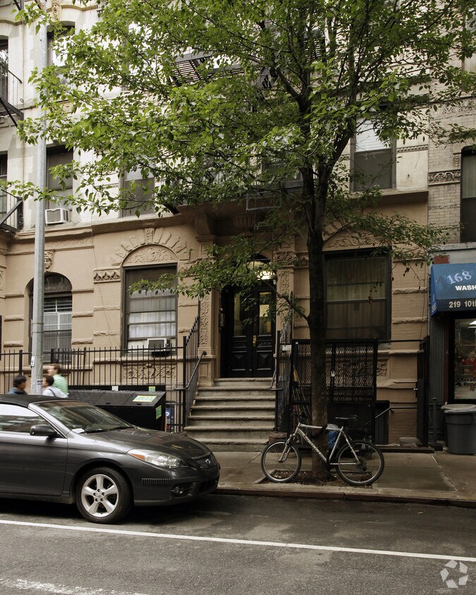 Foto del edificio - 217 E Tenth St