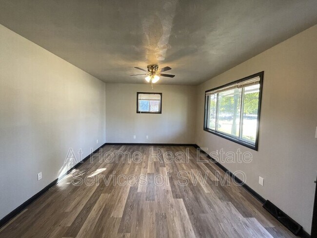 Building Photo - 2151 S Fairway Ave