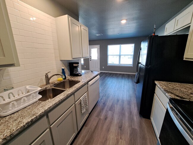 Foto del edificio - 311 Clore Rd