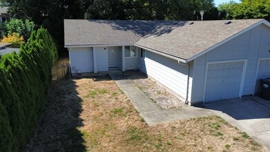 Building Photo - 4252 NE Beaumead St