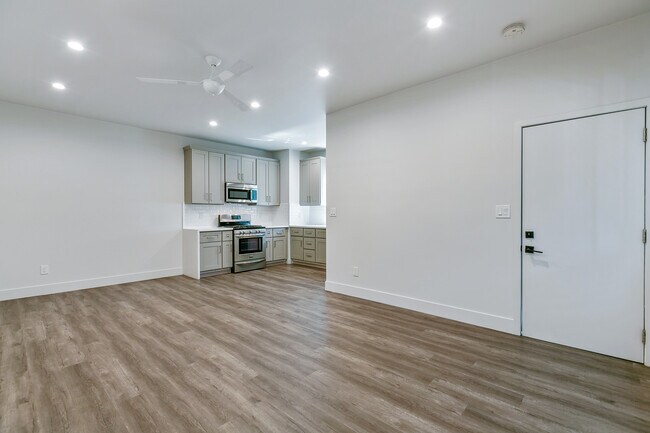 Building Photo - 1418 3rd Ave
