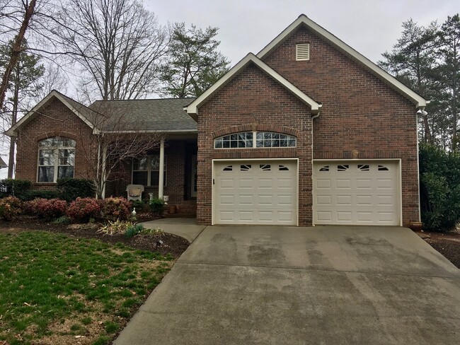 Building Photo - 319 Okema Way