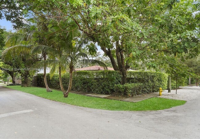 Foto del edificio - 2441 Swanson Ave