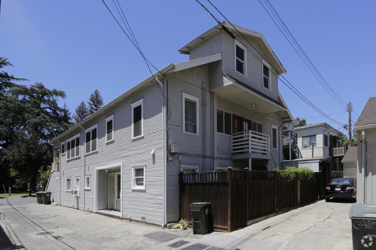 Building Photo - 1613 28th St