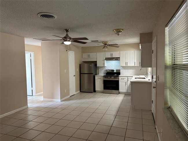 Building Photo - 135 NE Madison Cir N