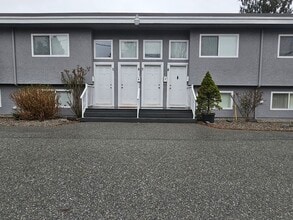 Building Photo - 33900 Mayfair Ave