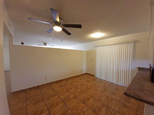 Building Photo - 5714 W Virginia Ave