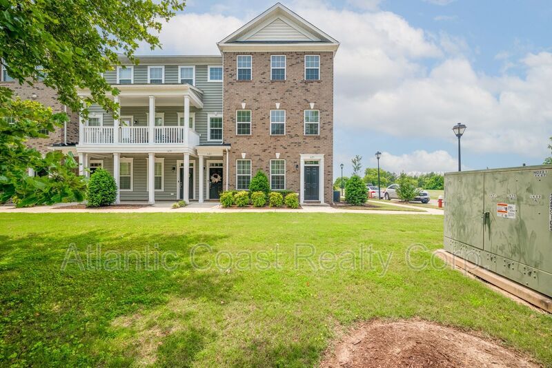 Primary Photo - 623 Freeman Dr