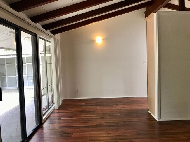 Building Photo - Cozy Burlingame Home