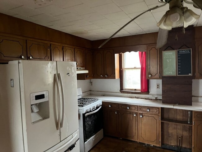 Building Photo - Near Garden of the Gods! - $490 MONTH / $8...