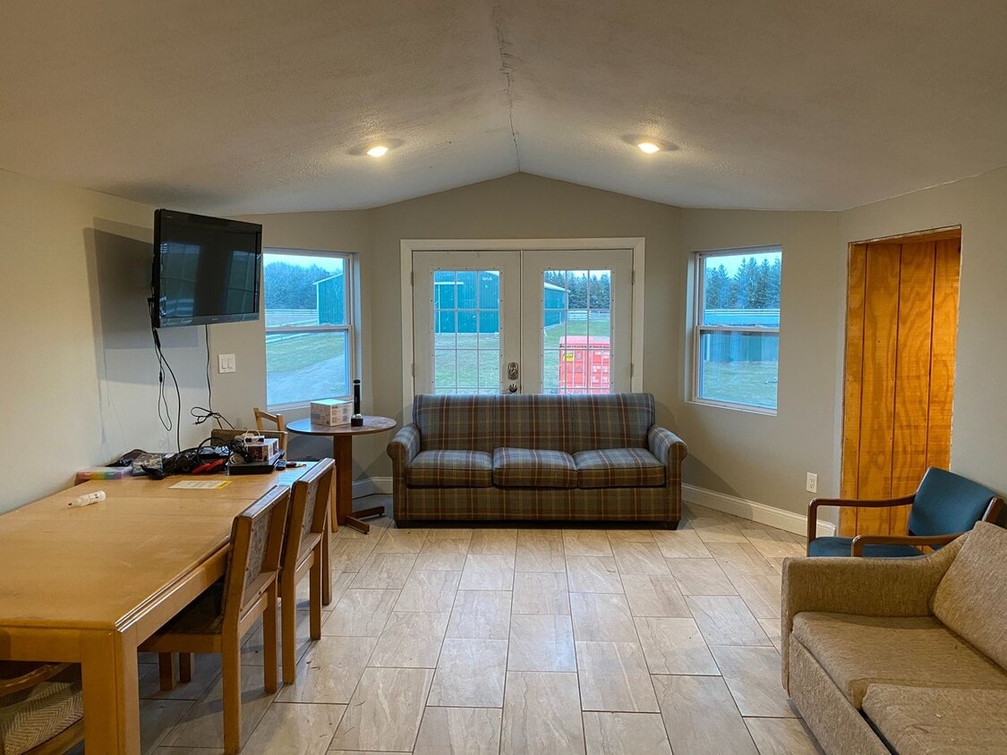 11399 Boyne City Rd Unit 1, Charlevoix, MI 49720 Room for Rent in