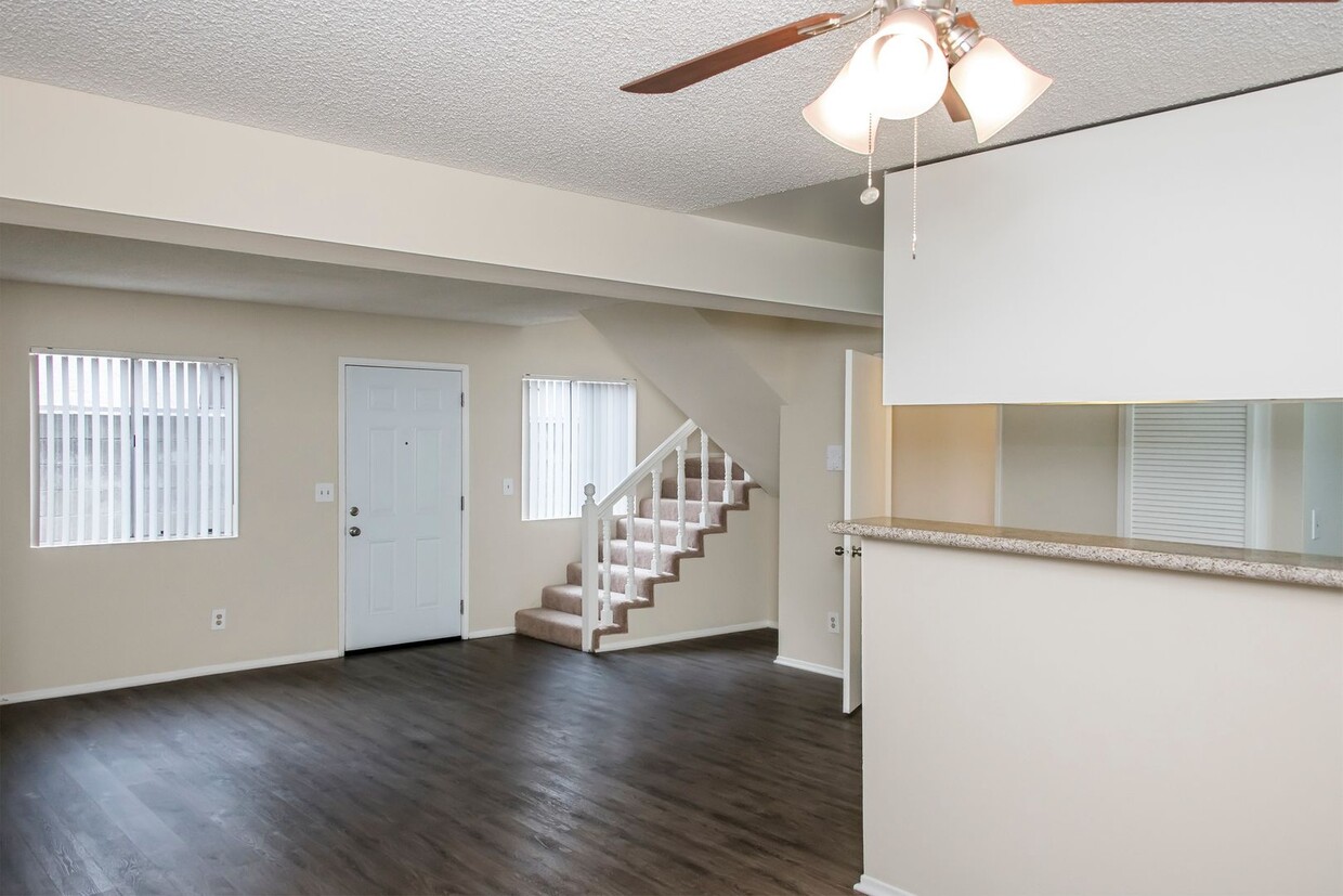 Foto principal - 1351 Elm Ave