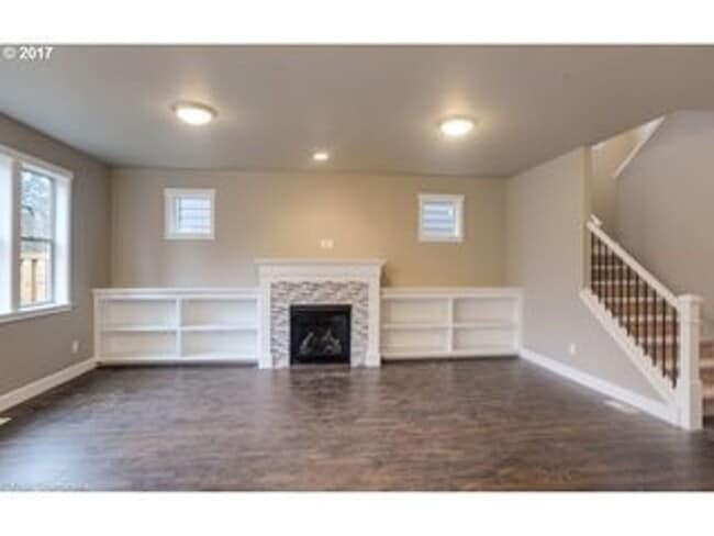 Foto del edificio - 4 Bedroom Home w/ Office! Built in 2017!