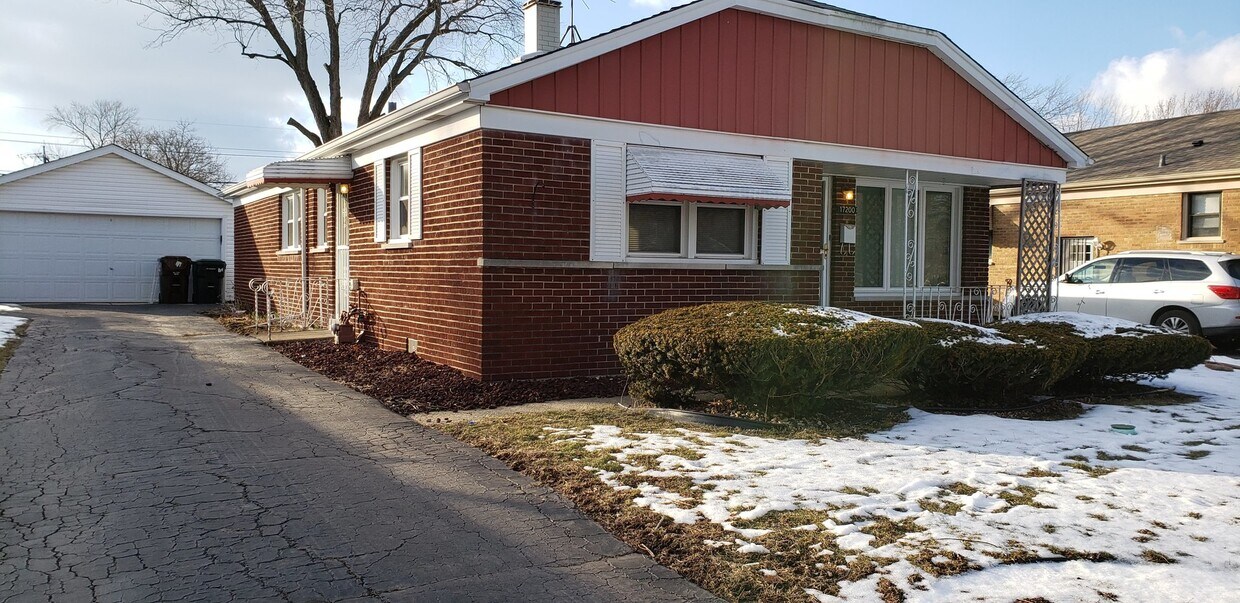 Primary Photo - 17200 Highland Ave