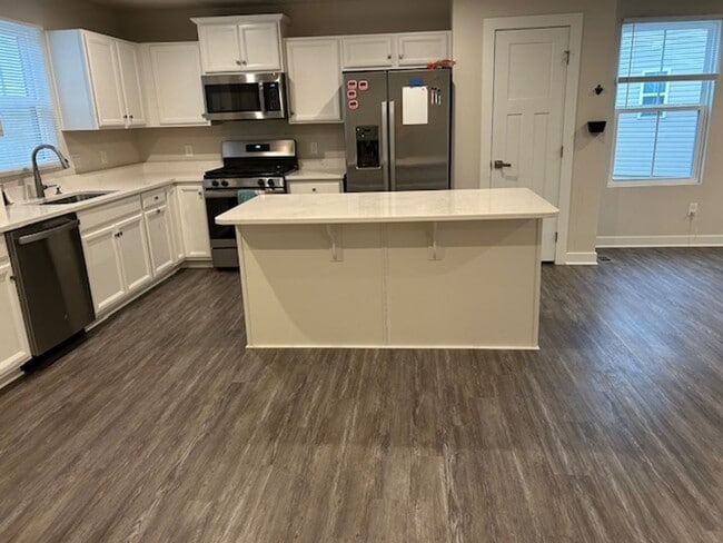 Foto del edificio - 2 Bed- 2 Bath + Dedicated Home Office - Single Family Home in Amherst