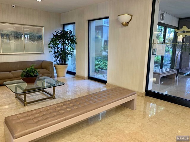 Building Photo - 200 Winston Drive, Unit 1512