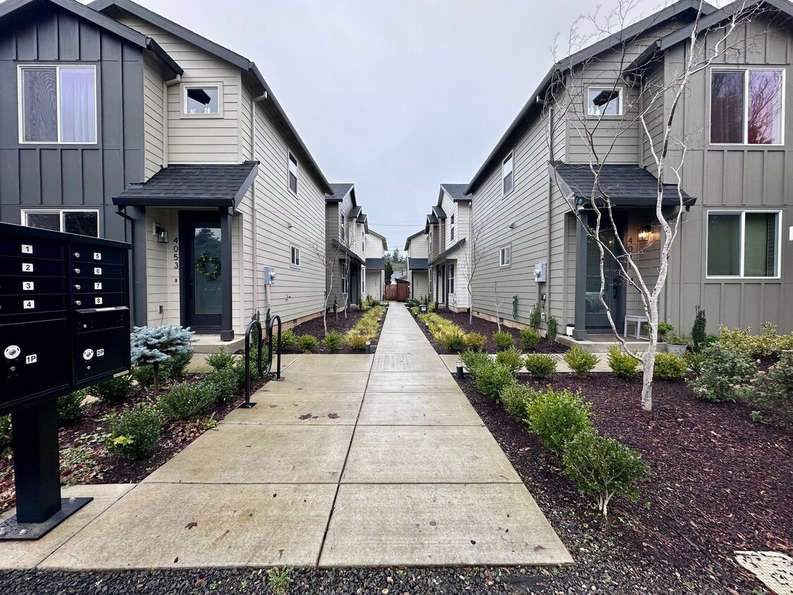 Brand New Built Single-Family Home in Powellhurst-Gilbert! - Brand New Built Single-Family Home in Powellhurst-Gilbert!