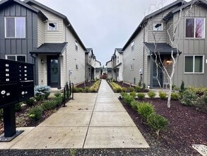 Building Photo - 4047 SE 115th Ave